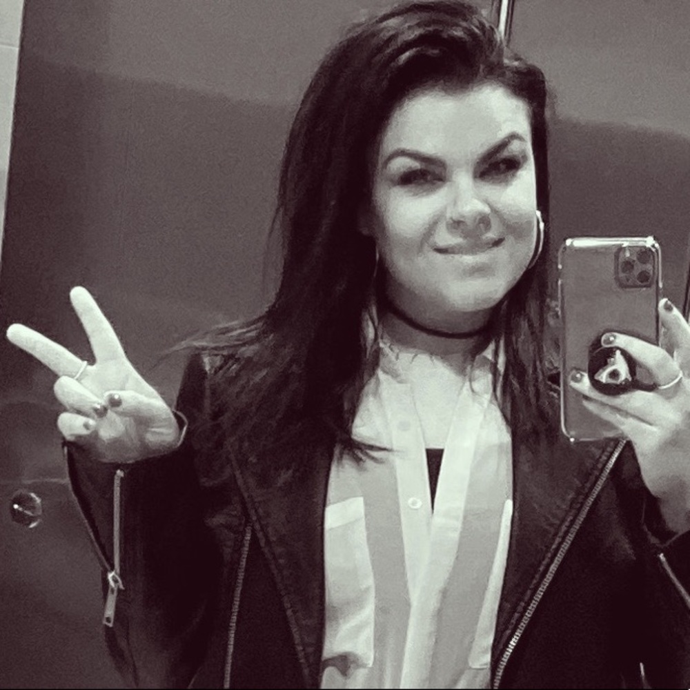 🖤🐾🎤💄🔮 - Picture 2 of 2